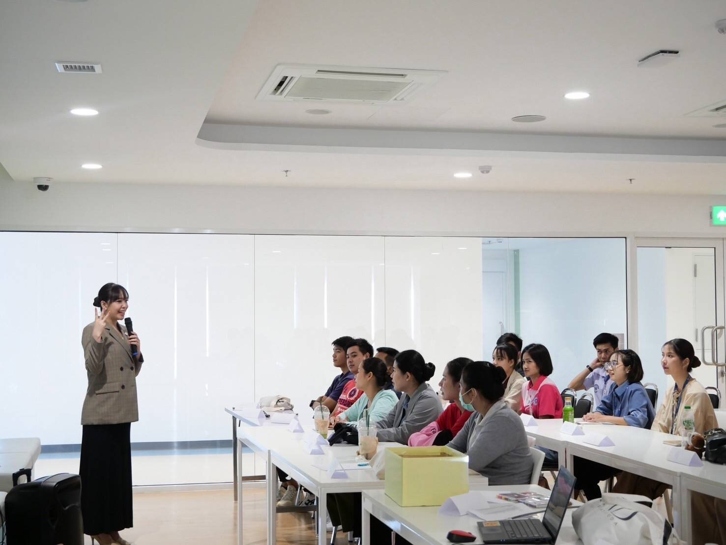 LINE_ALBUM_Professional Services_250108_1